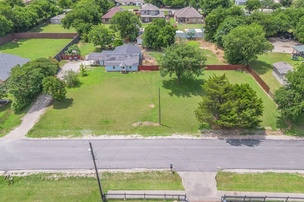 816 Balkan Drive Lancaster TX 75134