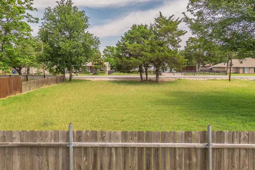 816 Balkan Drive Lancaster TX 75134