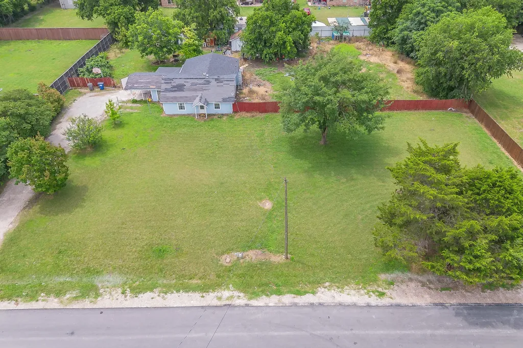816 Balkan Drive Lancaster TX 75134