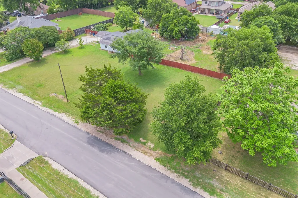 816 Balkan Drive Lancaster TX 75134