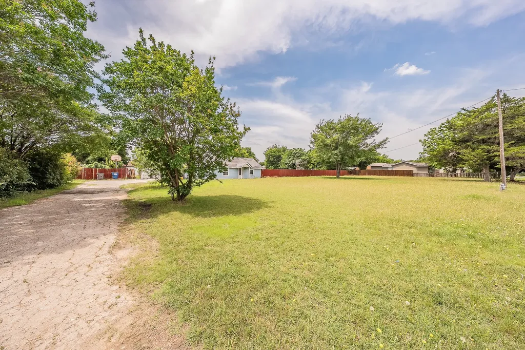 816 Balkan Drive Lancaster TX 75134
