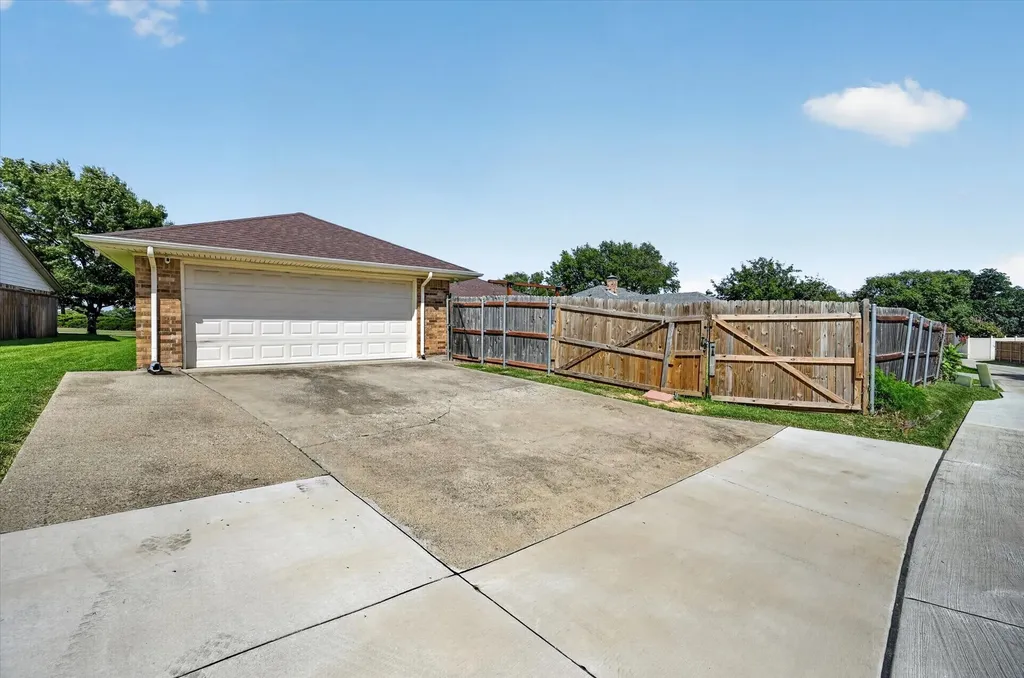 2226 Carmel Drive Carrollton TX 75006