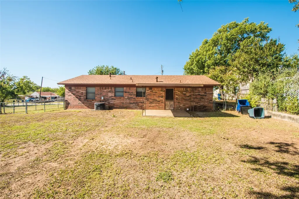 712 N Keith Street Granbury TX 76048