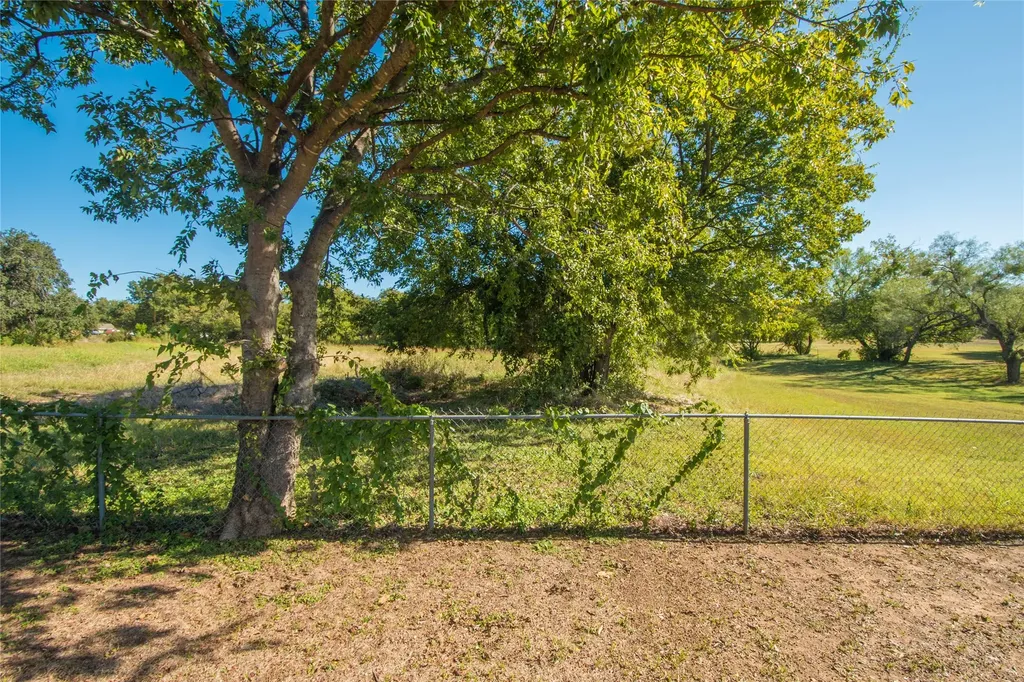 712 N Keith Street Granbury TX 76048