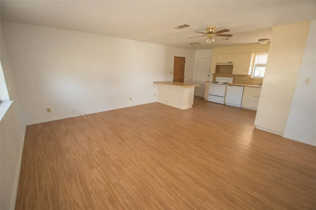 712 N Keith Street Granbury TX 76048