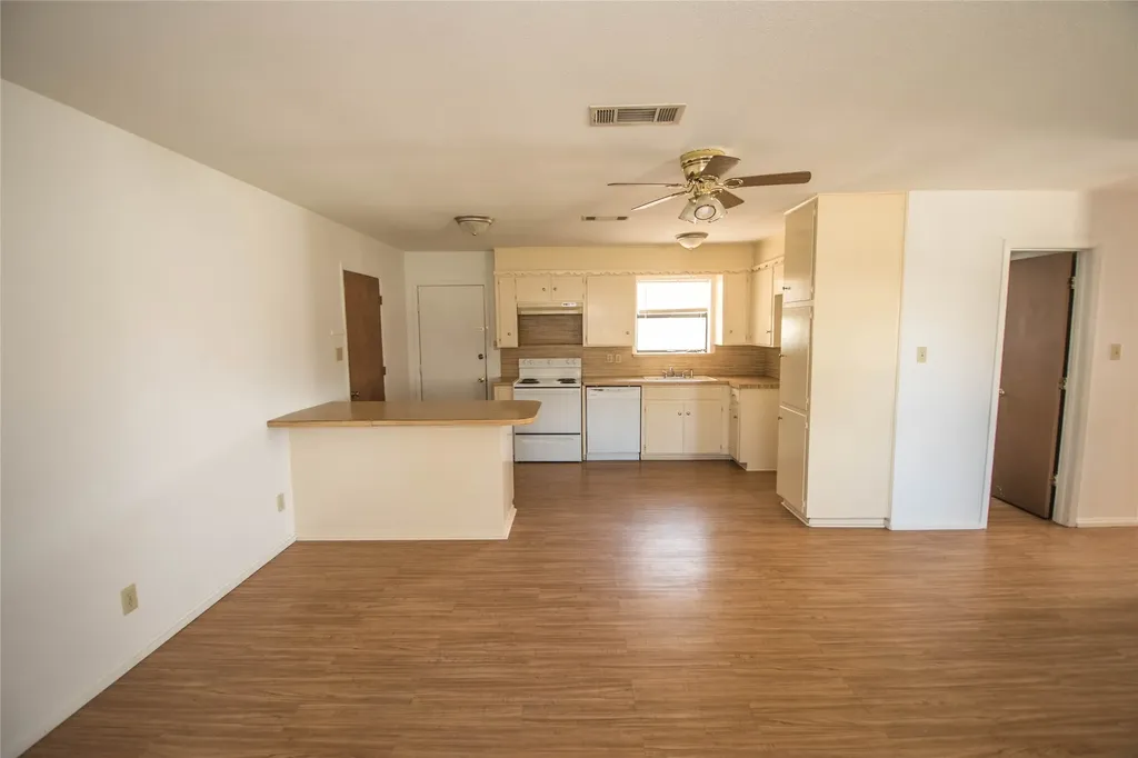 712 N Keith Street Granbury TX 76048