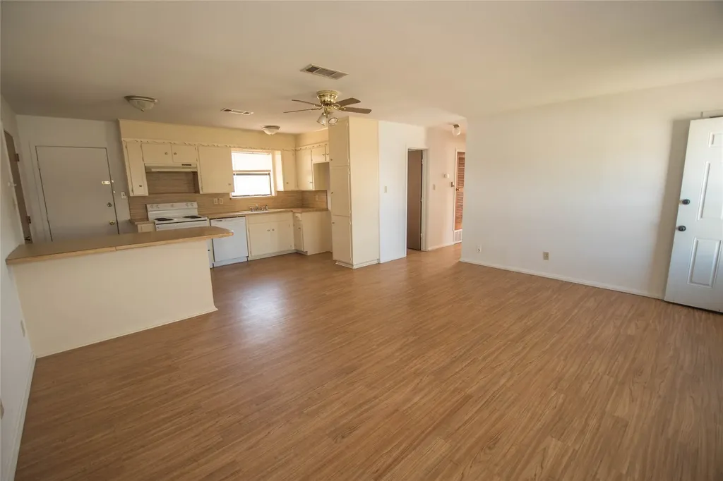 712 N Keith Street Granbury TX 76048