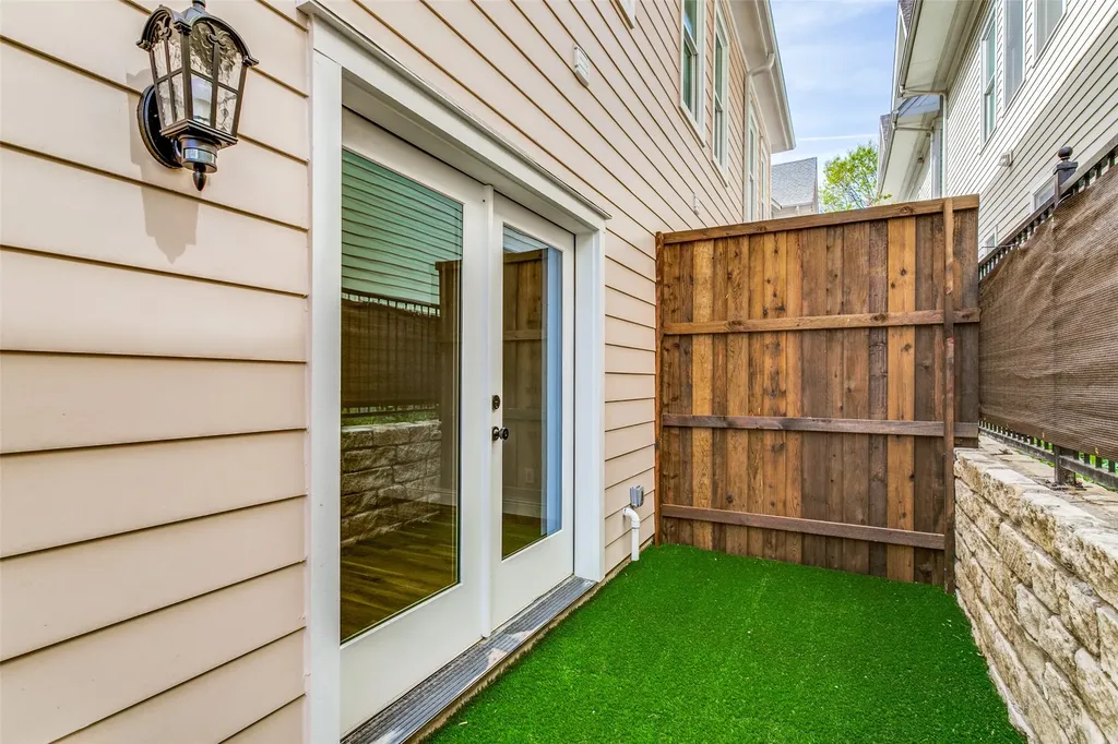 2214 Routh Street Dallas TX 75201