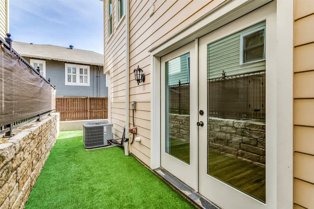 2214 Routh Street Dallas TX 75201