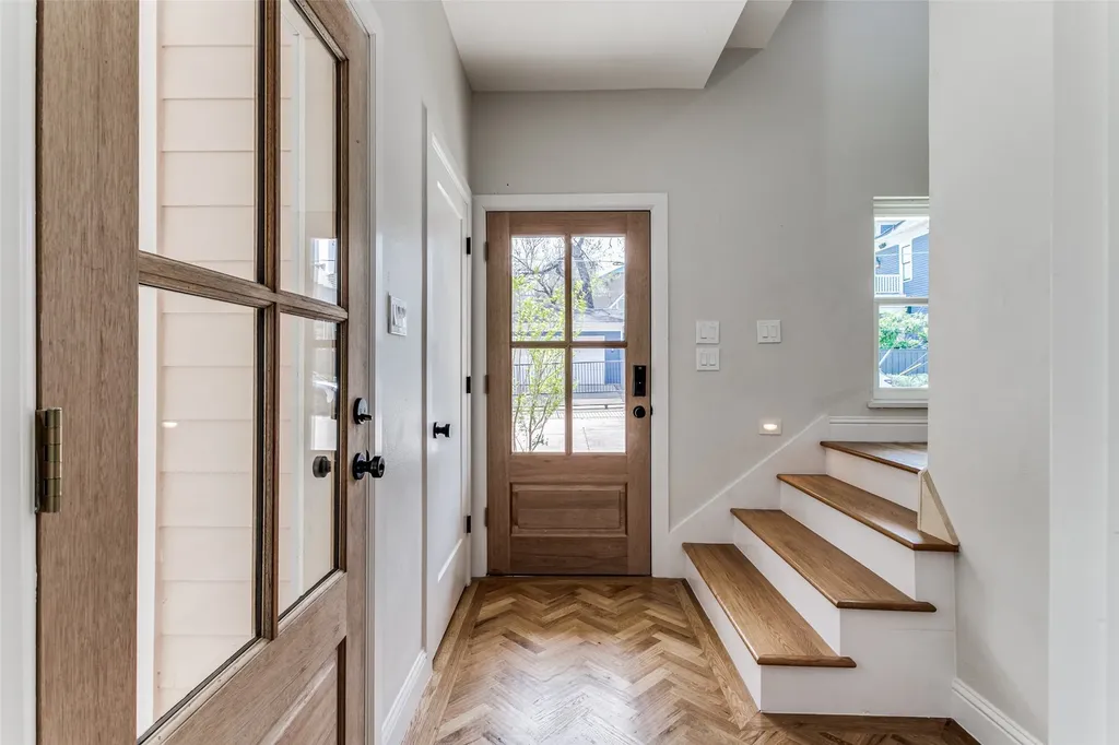 2214 Routh Street Dallas TX 75201