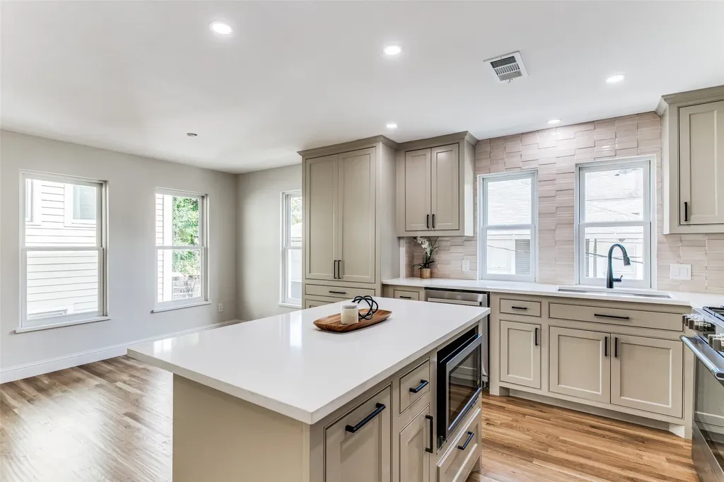 2214 Routh Street Dallas TX 75201