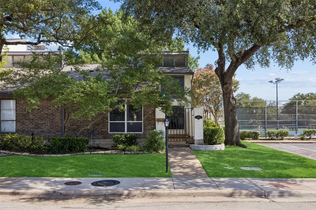 9149 Emberglow Lane Dallas TX 75243