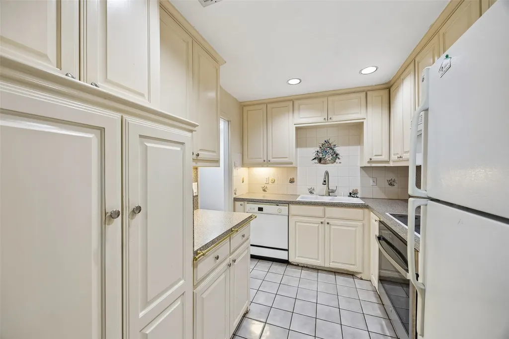 9149 Emberglow Lane Dallas TX 75243