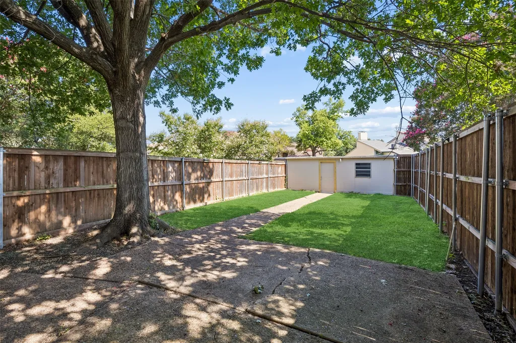 9149 Emberglow Lane Dallas TX 75243