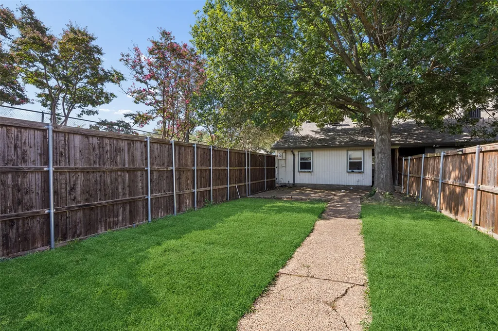 9149 Emberglow Lane Dallas TX 75243
