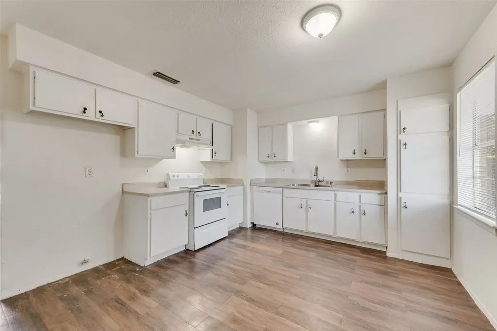102 Silver Creek Drive Duncanville TX 75137