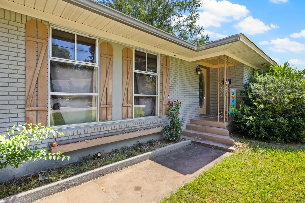 720 Buffalo Street Gilmer TX 75644