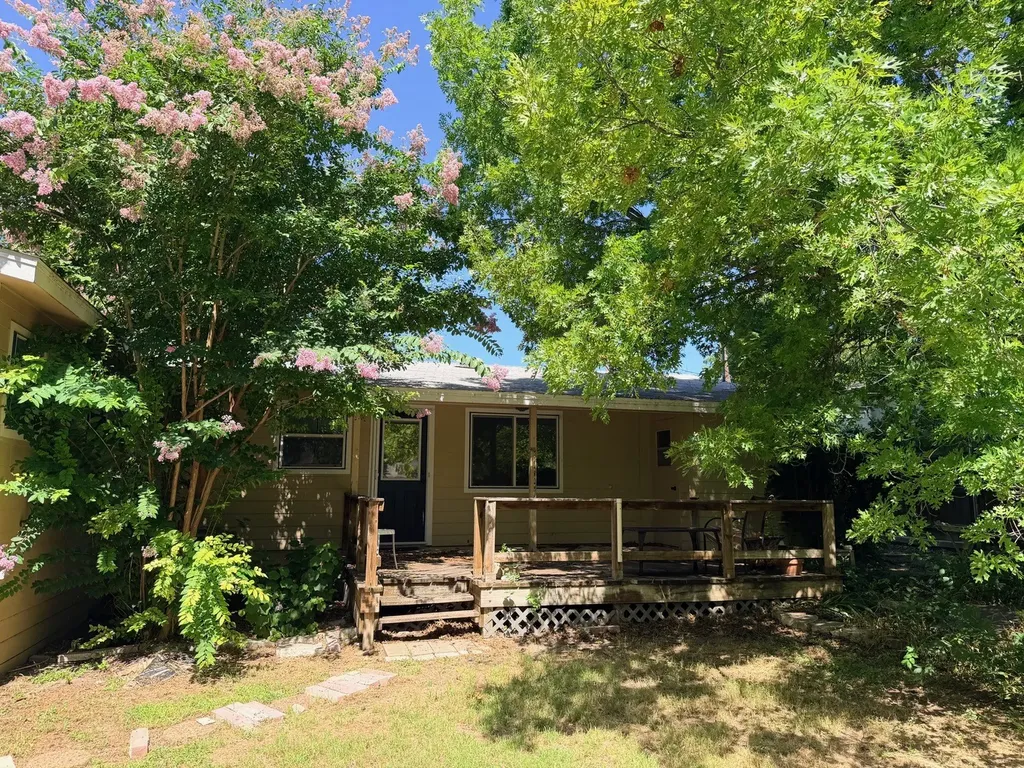 504 N Elm Street Comanche TX 76442
