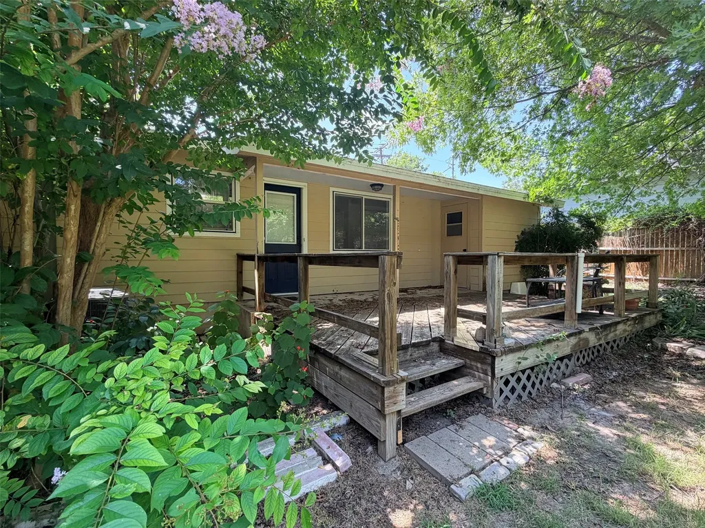 504 N Elm Street Comanche TX 76442
