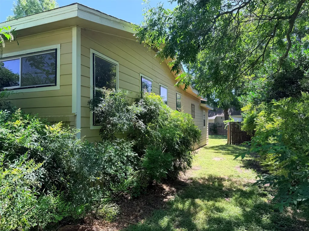 504 N Elm Street Comanche TX 76442