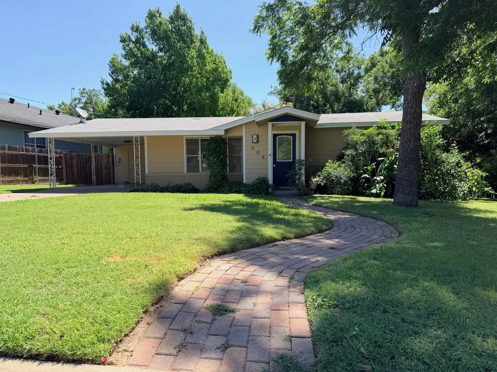 504 N Elm Street Comanche TX 76442