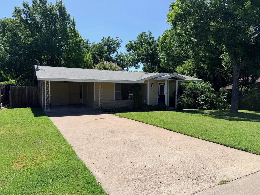 504 N Elm Street Comanche TX 76442