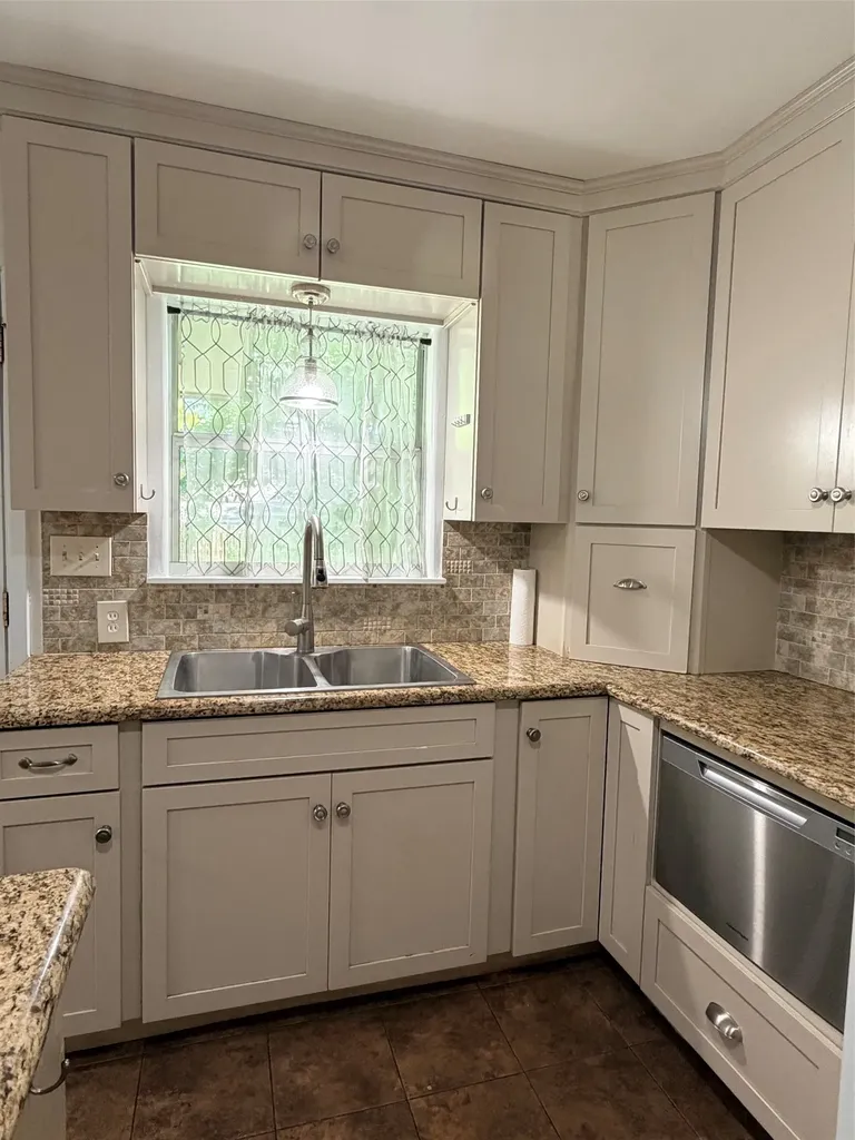 504 N Elm Street Comanche TX 76442