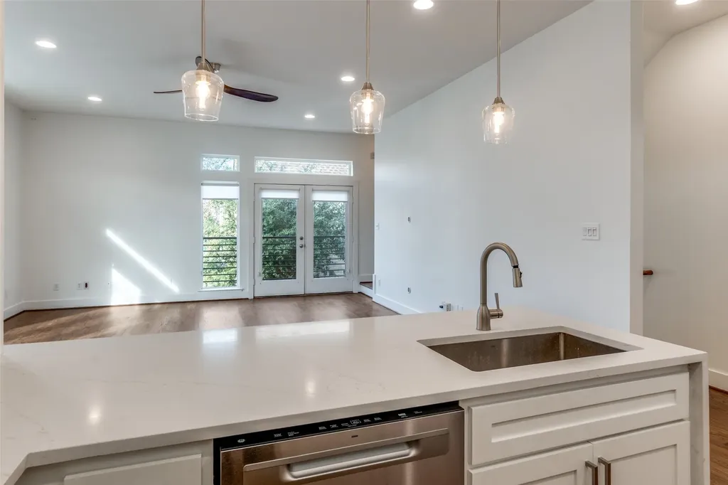 5711 Ross Avenue Dallas TX 75206