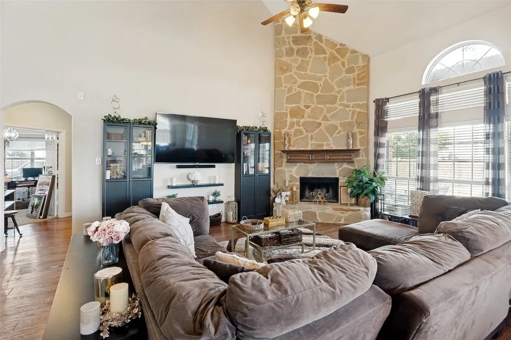 3022 Le Manns Street Midlothian TX 76065