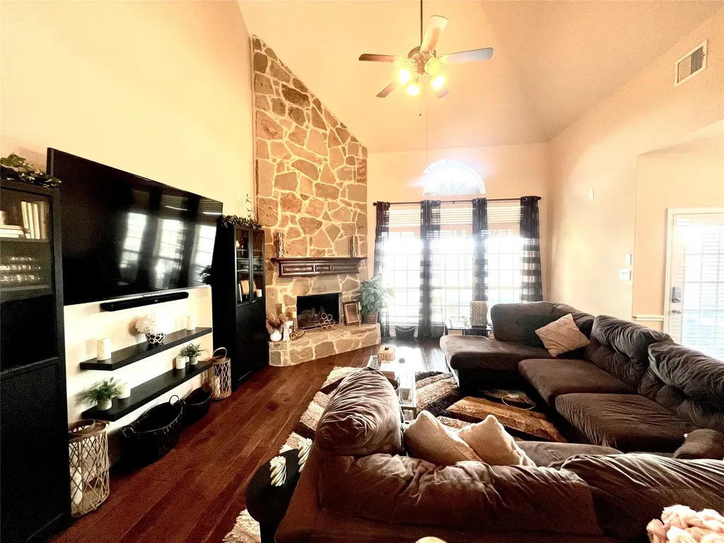 3022 Le Manns Street Midlothian TX 76065