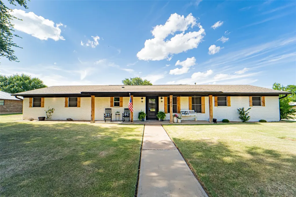 1400 Sycamore Street Breckenridge TX 76424