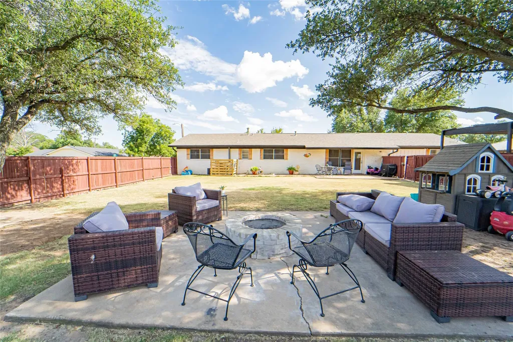 1400 Sycamore Street Breckenridge TX 76424