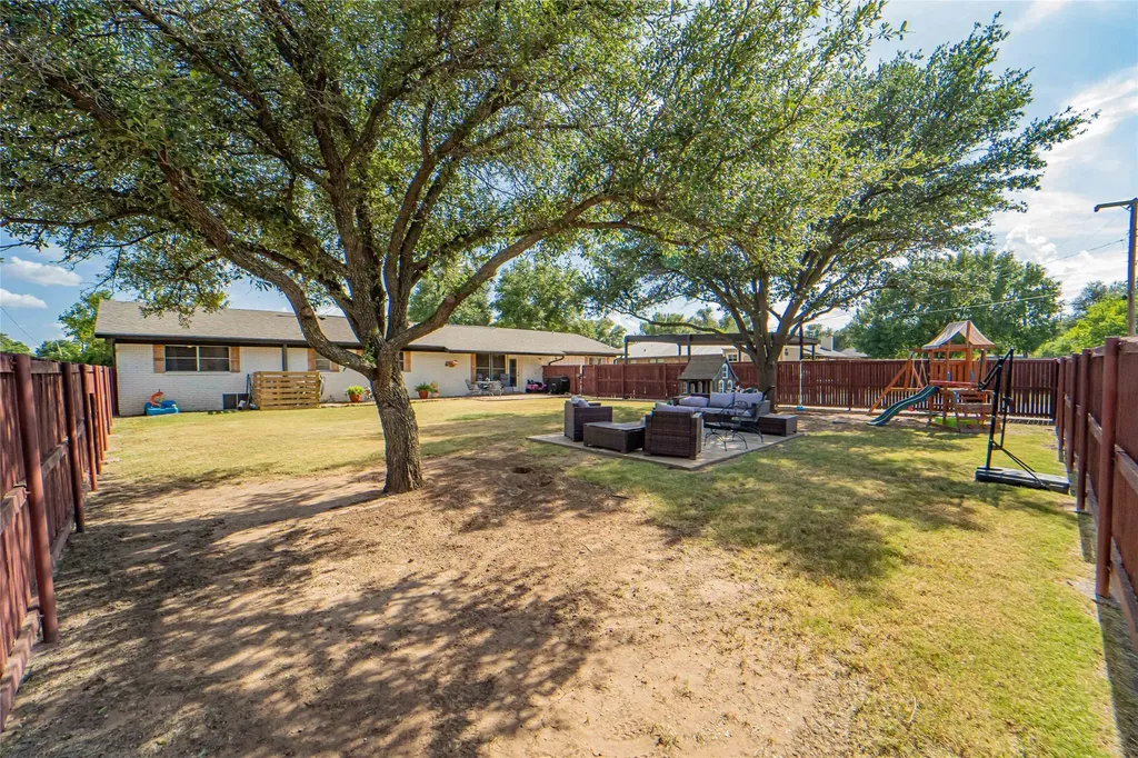 1400 Sycamore Street Breckenridge TX 76424