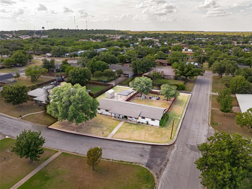 1400 Sycamore Street Breckenridge TX 76424