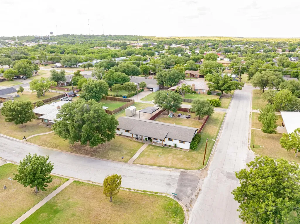 1400 Sycamore Street Breckenridge TX 76424