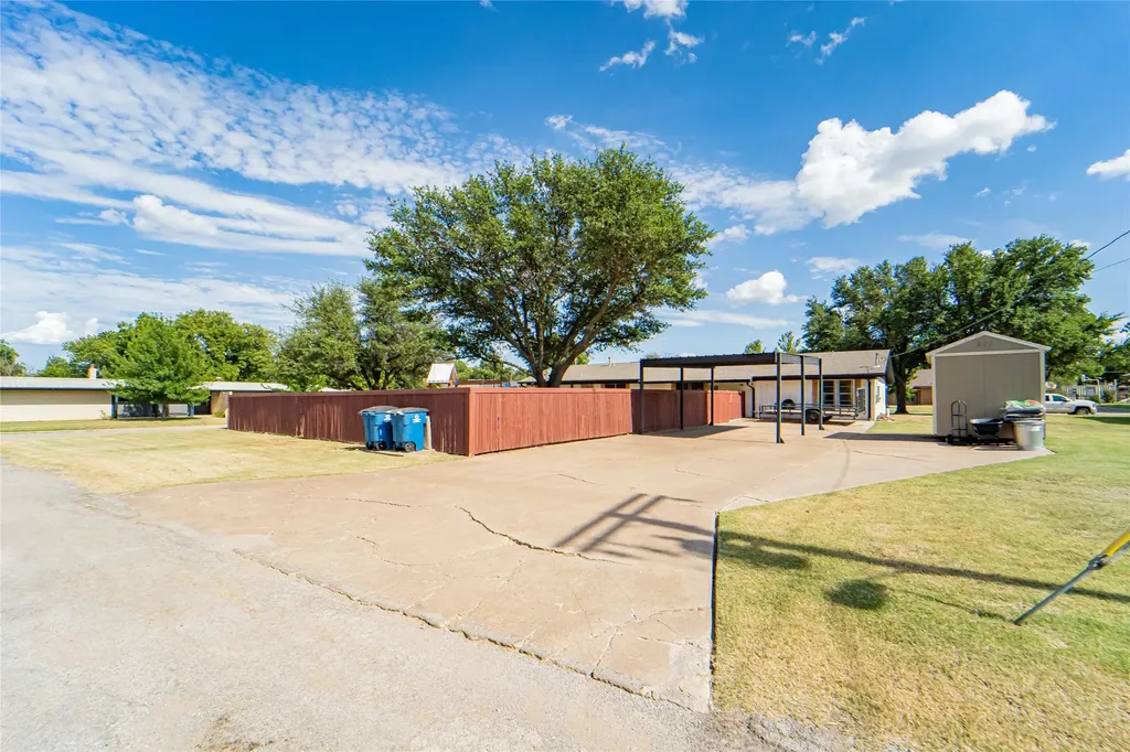 1400 Sycamore Street Breckenridge TX 76424