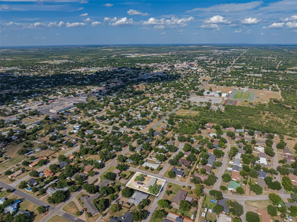 1400 Sycamore Street Breckenridge TX 76424