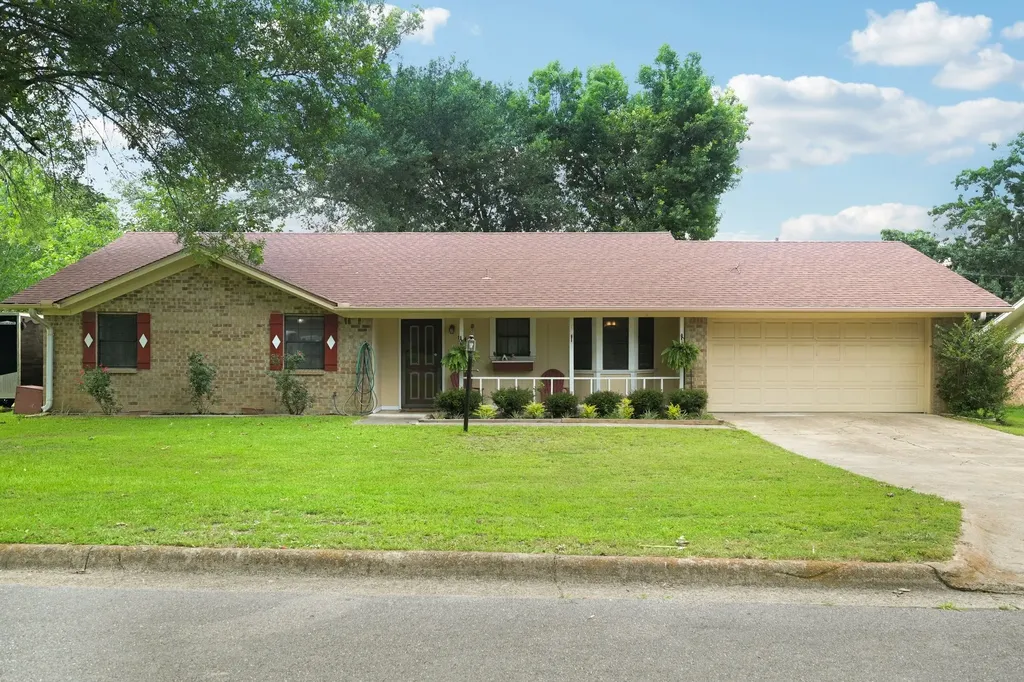 944 Moore Street S Sulphur Springs TX 75482