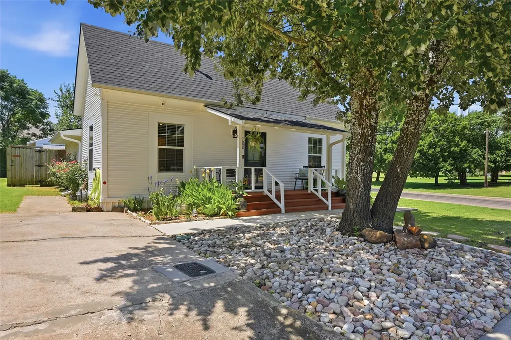 100 Buchanan Street Whitesboro TX 76273