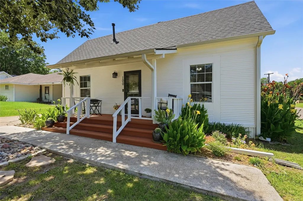 100 Buchanan Street Whitesboro TX 76273