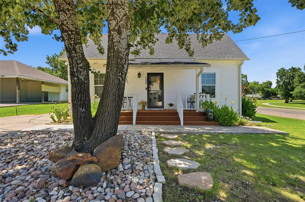 100 Buchanan Street Whitesboro TX 76273