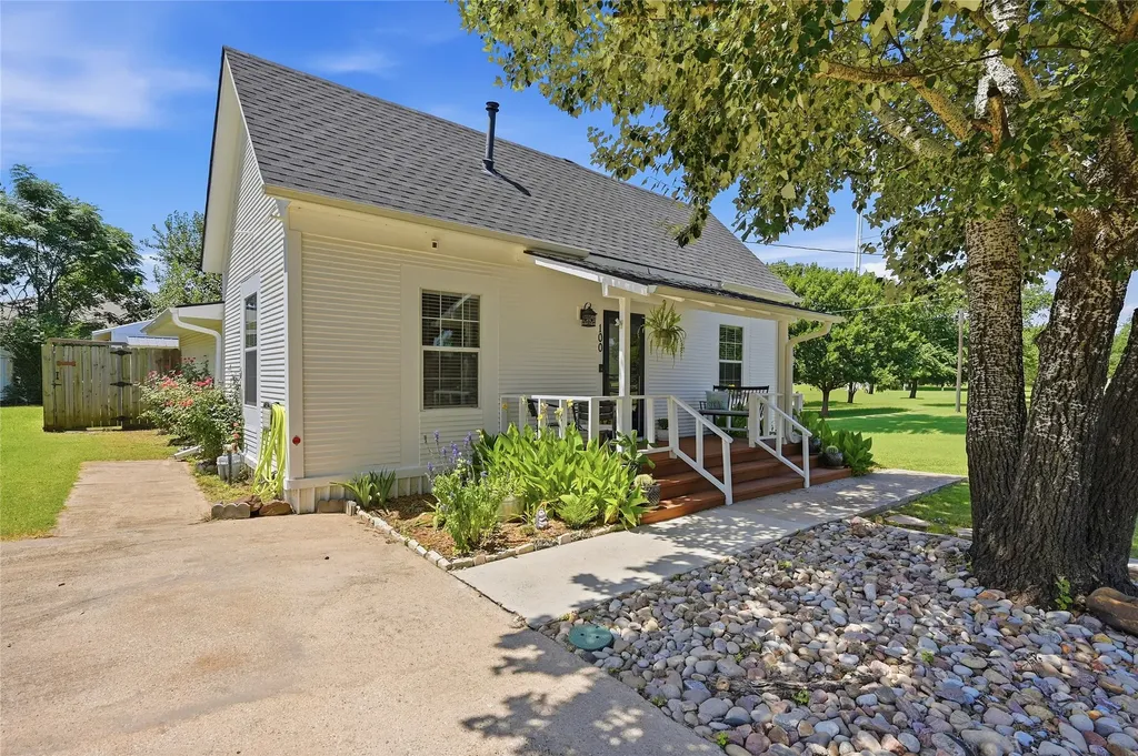 100 Buchanan Street Whitesboro TX 76273