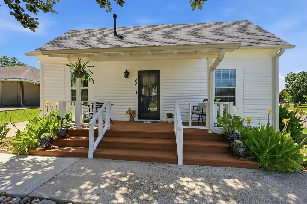 100 Buchanan Street Whitesboro TX 76273