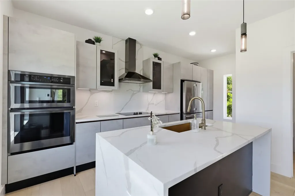 1926 Pueblo Street Dallas TX 75212