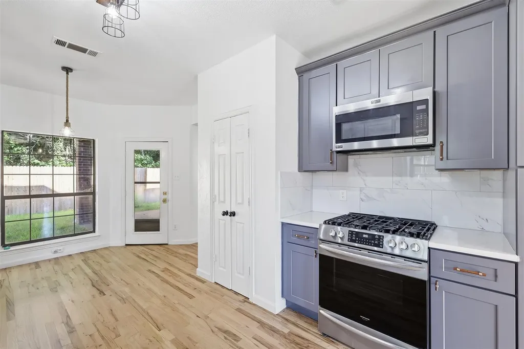 2422 Black Spruce Court Arlington TX 76001