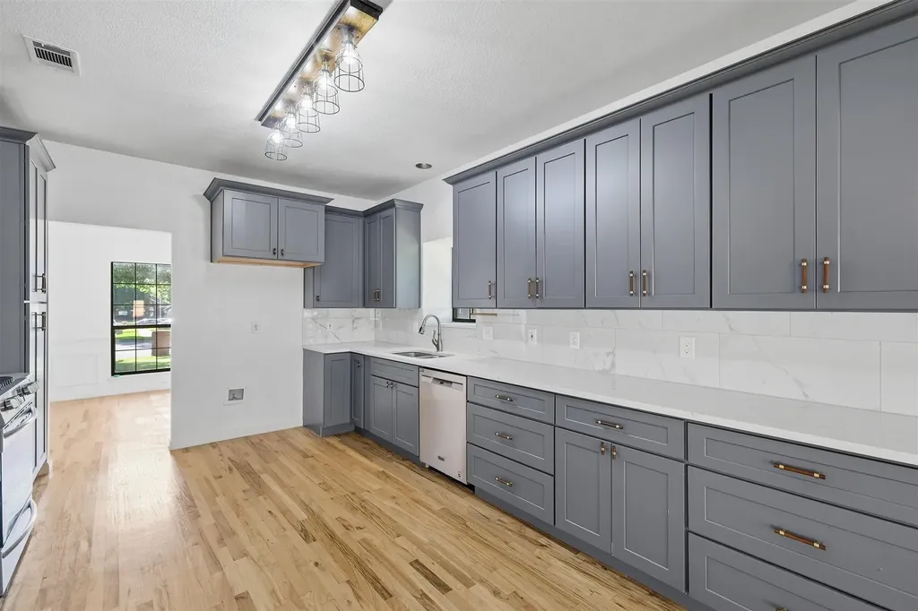 2422 Black Spruce Court Arlington TX 76001