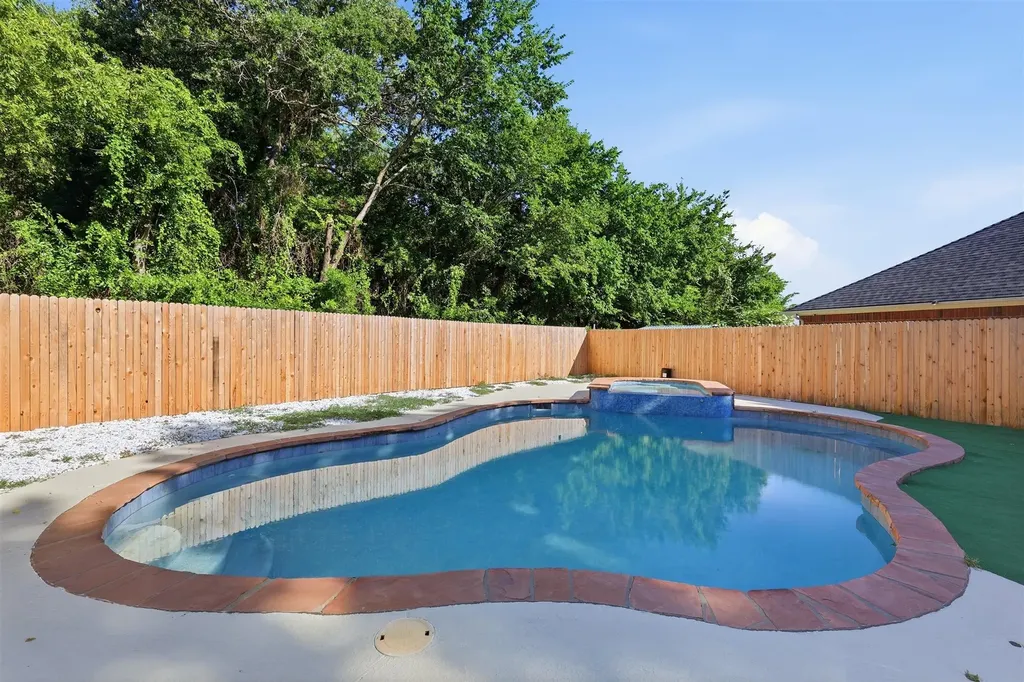 2422 Black Spruce Court Arlington TX 76001