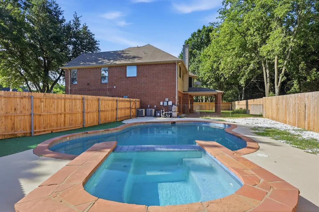 2422 Black Spruce Court Arlington TX 76001