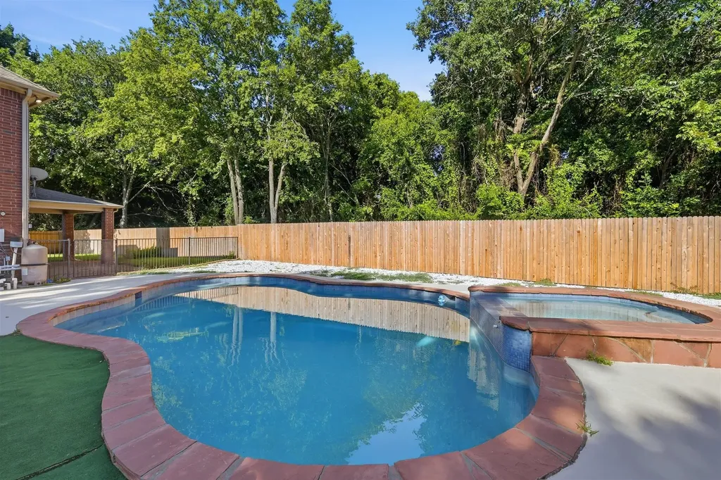 2422 Black Spruce Court Arlington TX 76001