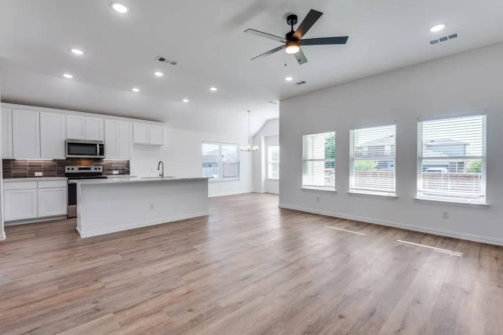 1524 N Carolina Avenue Lancaster TX 75134